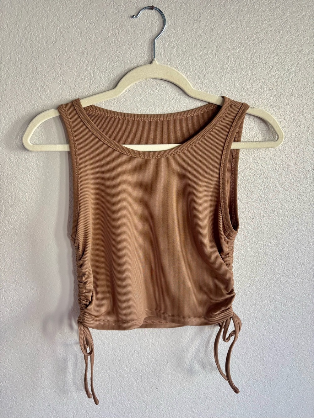 Ribbed Ruched-Side Cropped Tank Top